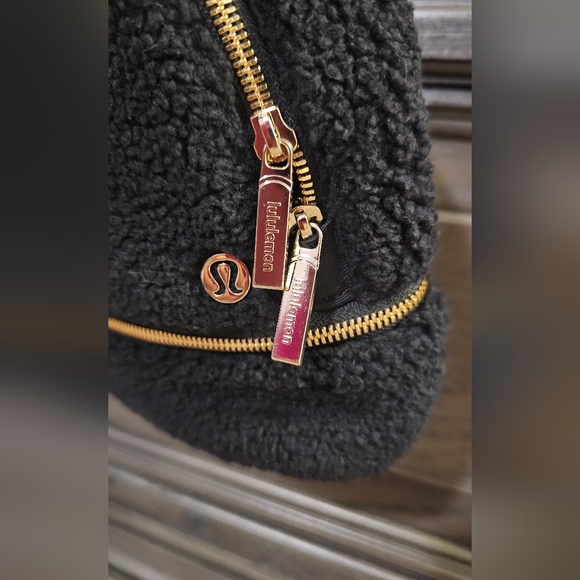 Lululemon Crossbody Bag - Picture 4 of 8